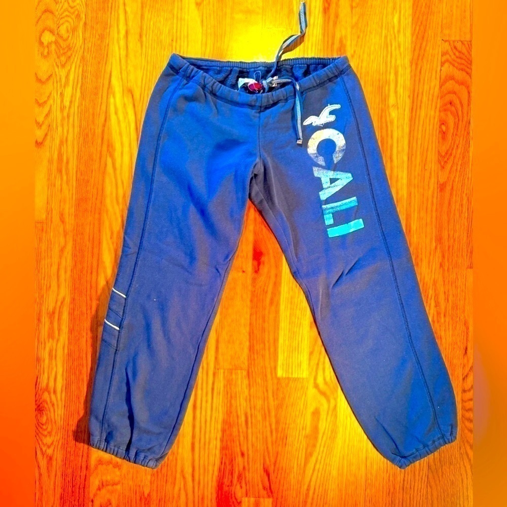 Hollister Ladies Capri Sweatpants with Drawstring Waist | Cali Logo🤩​